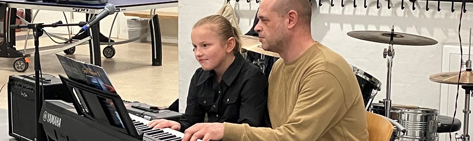 to generationer spiller klaver sammen