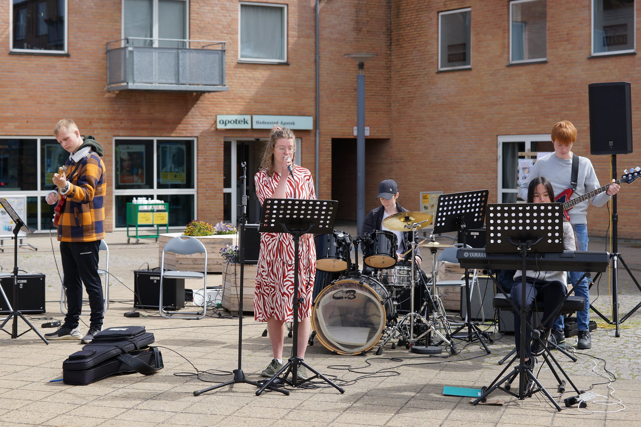 Band spiller på torvet i Hedensted